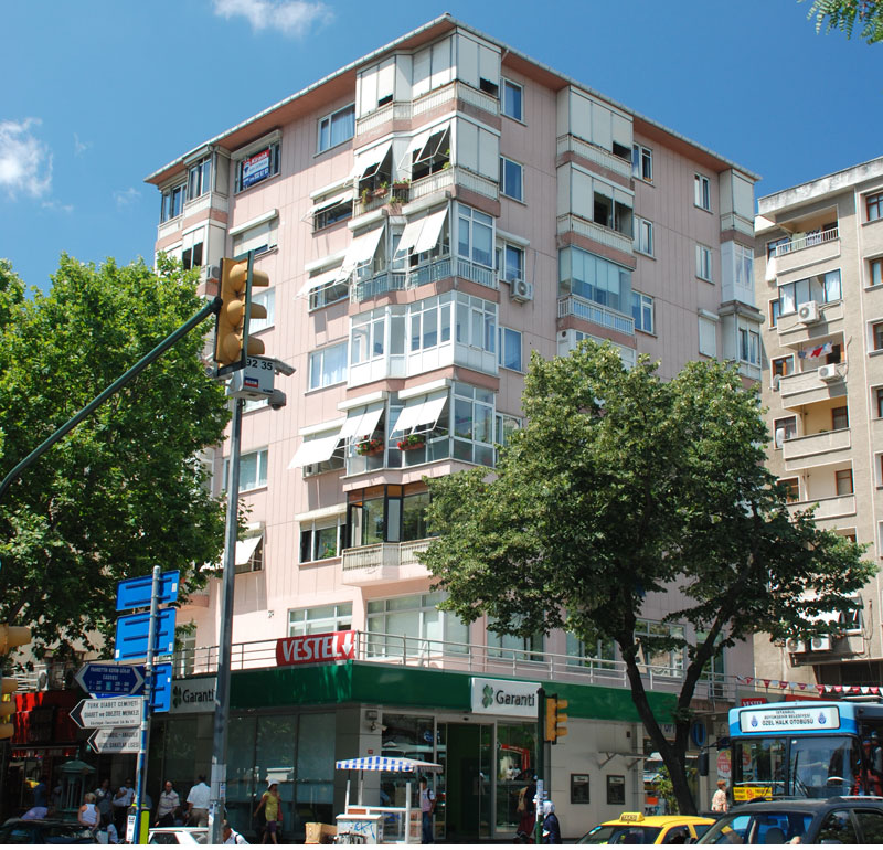 Ustaoğlu Apartmanı - Göztepe